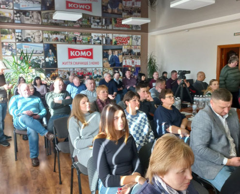 надавачі послуг